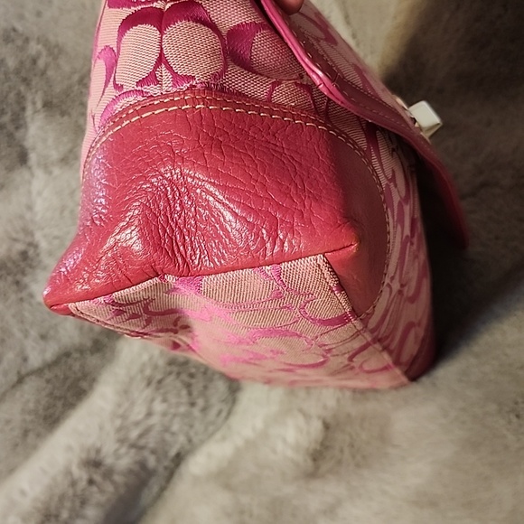 Coach Pink Signature Canvas Shoulder Bag with Turn-Lock 2009 - Picture 3 of 9